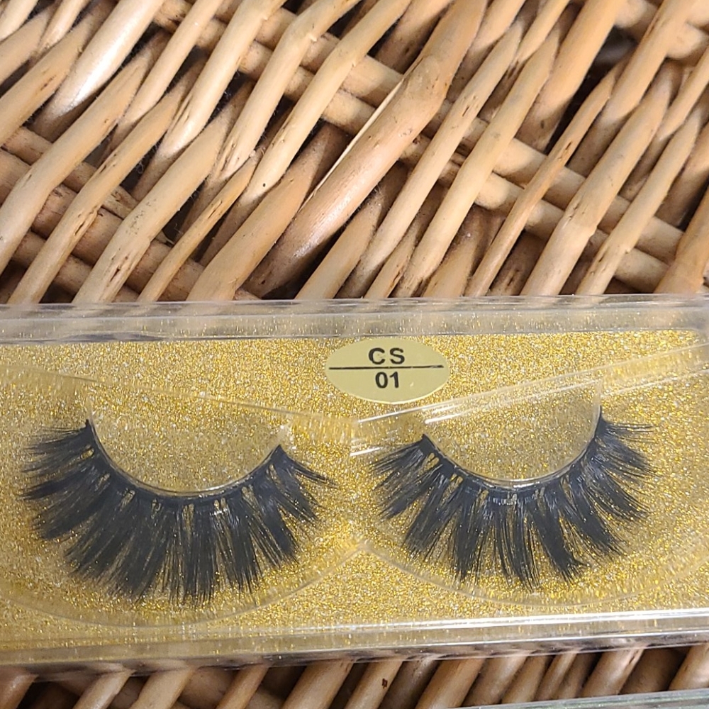 Lashes - Picture 2 of 11